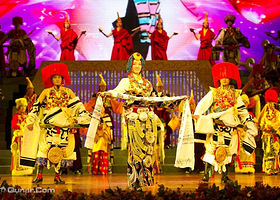 《云中贡嘎》歌舞晚会