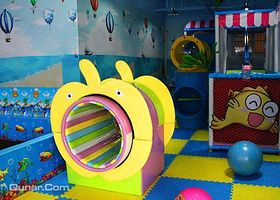 蓝精灵儿童乐园