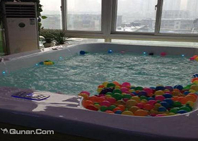 小鱼儿婴幼儿游泳馆（好孩子店）