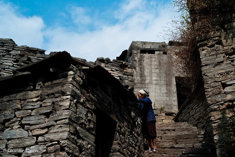 老洞苗寨旅游
