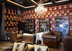 马蹄制服主题酒吧