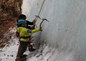小蚂蚁儿童攀冰基地