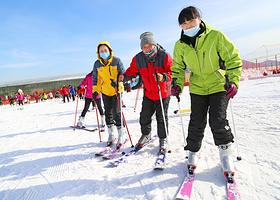 天谷旅游区滑雪场（原天然地下画廊滑雪场）