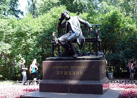 普希金雕像