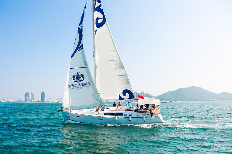 鸿洲国际游艇会出海体验旅游