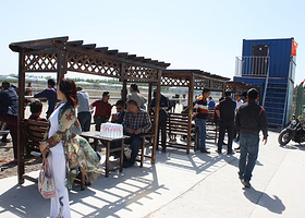 青水源兄弟跑马场