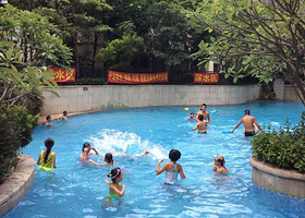 路劲隽悦豪庭游泳池