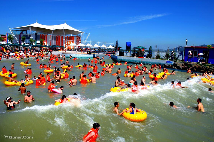白鹿温泉水上乐园旅游
