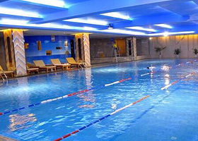 橡树林恒温游泳馆