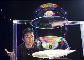 百老汇奇幻舞台视觉体验秀