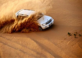 阿联酋阿布扎比沙漠冲沙