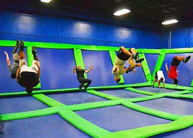 空气动能蹦床馆