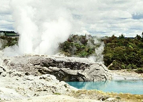 华卡雷瓦雷瓦地热村