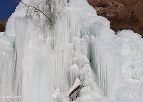 卫城冰瀑景区