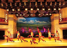 星宇香格里拉大剧院《九寨羽毛情》演出