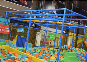 蹦吧啦蹦床公园