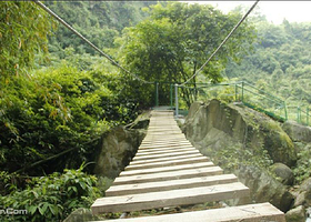 陡溪谷溯溪探险