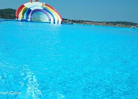 万华天居水上乐园