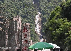 龙景大峡谷瀑布群