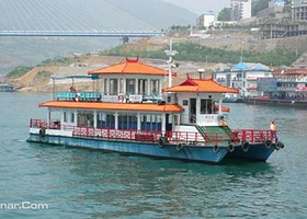 同饮一江水国际游船