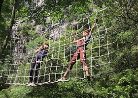 黑山谷峡谷飞越探险乐园