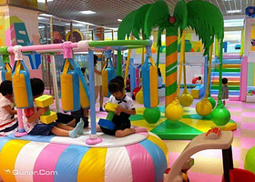 莘国古城儿童游乐场