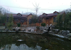 鹿泉山庄嬉雪园