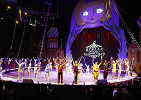 满洲里套娃景区大马戏