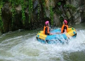 大别山龙潭峡漂流