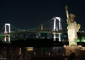 纽约自由女神像夜景巡游