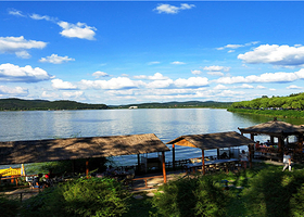 德林小镇秀湖乐园