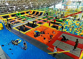 嘉行会展蹦床馆（服装城店）