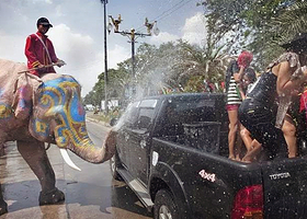 泰国曼谷席隆路 Silom road泼水节