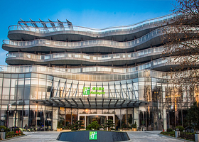 南京玄武湖假日酒店