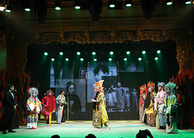 北京时尚现代京剧《亮相》