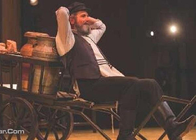 纽约百老汇《屋上的小提琴手》