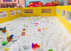 365弹力岛蹦床主题公园