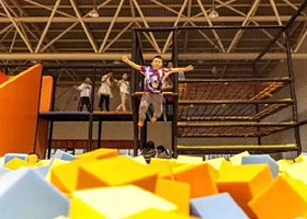 YOYO-JUMP蹦床主题乐园