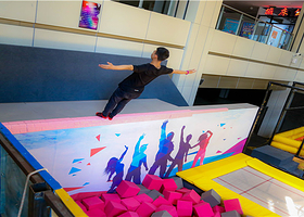 跃动风暴蹦床乐园