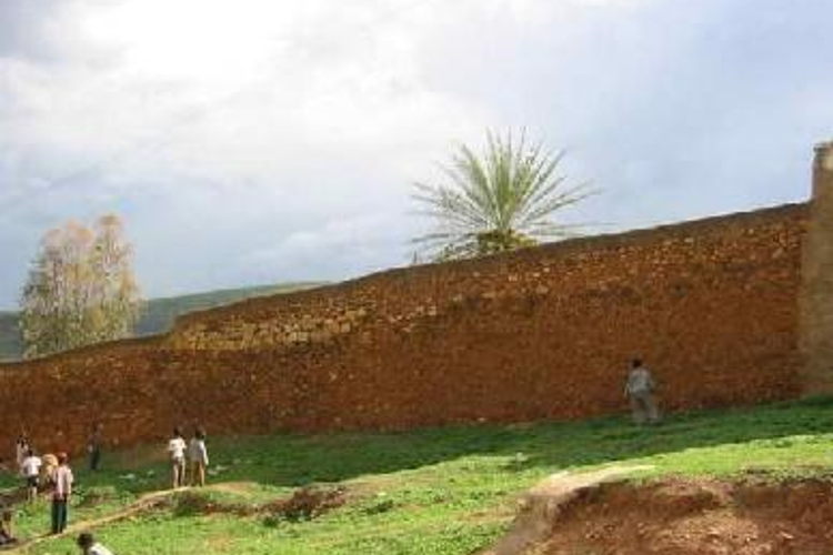 哈拉尔城墙旅游