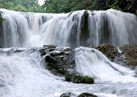 南靖树海瀑布
