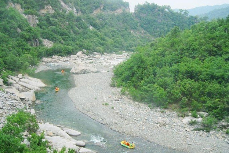 宝天曼峡谷漂流旅游