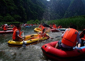 十渡龙湖湾漂流
