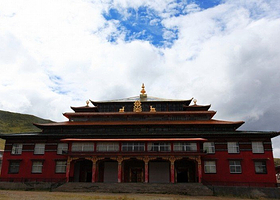 龙恩寺德尔文格萨尔文化史诗村