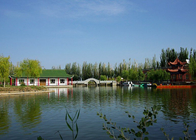 农ᅳ师塔里木祥龙湖风景区