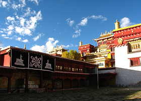 理塘长青春科尔寺