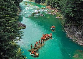 英德飞霞碧溪漂流