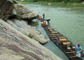 白马潭天险河漂流