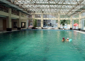 长白山池西区温泉游泳馆