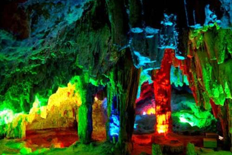 石壕溶洞群旅游